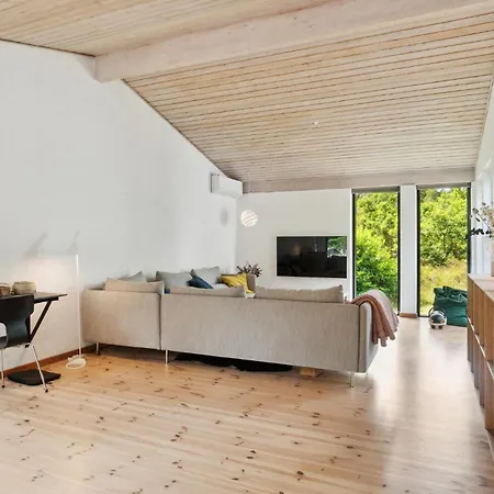 4 Bedroom Beautiful In *