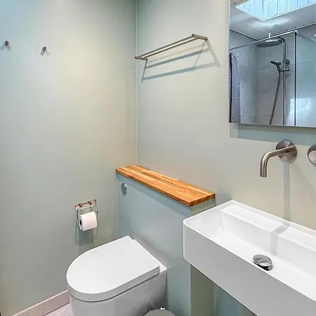 4 Bedroom Beautiful In *
