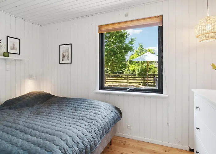 Дом отдыха 4 Bedroom Beautiful In *