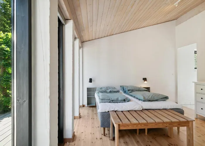 Дом отдыха 4 Bedroom Beautiful In Грена