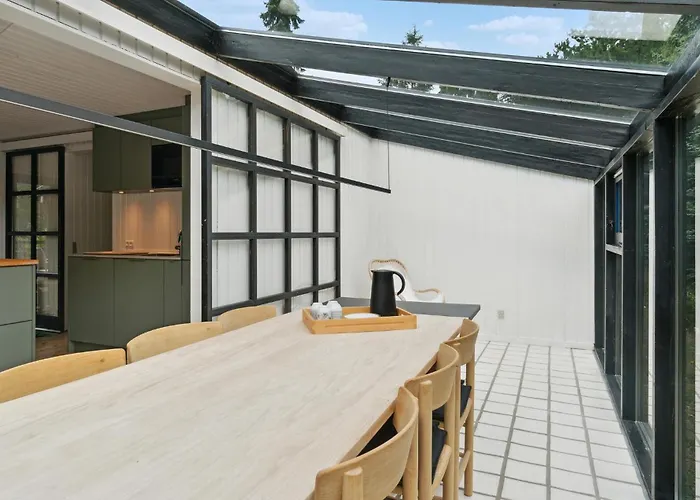 4 Bedroom Beautiful In Дом отдыха