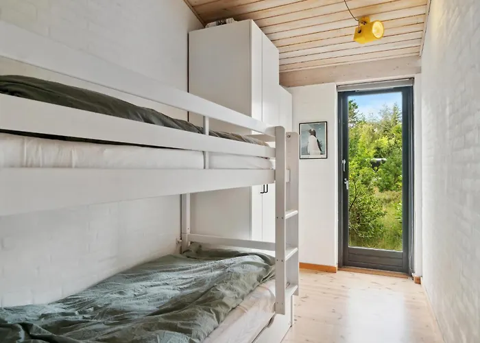 Дом отдыха 4 Bedroom Beautiful In