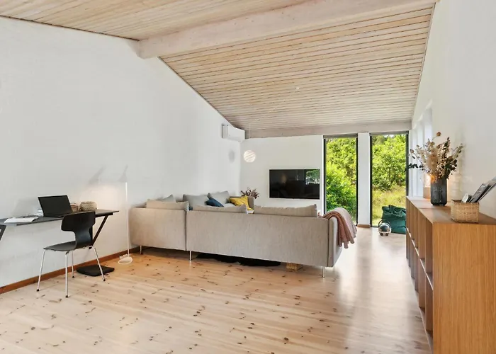 4 Bedroom Beautiful In *