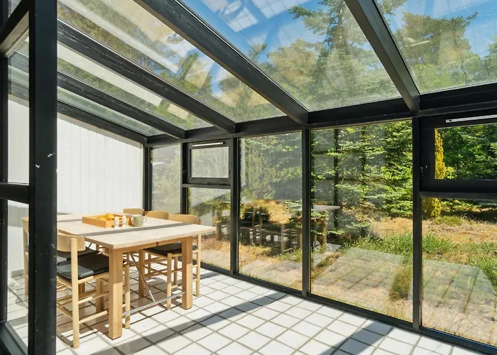 Дом отдыха 4 Bedroom Beautiful In *